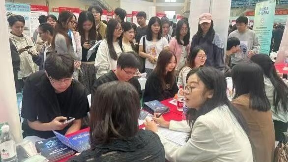 南昌理工学院举办2027届秋季大型供需双选会