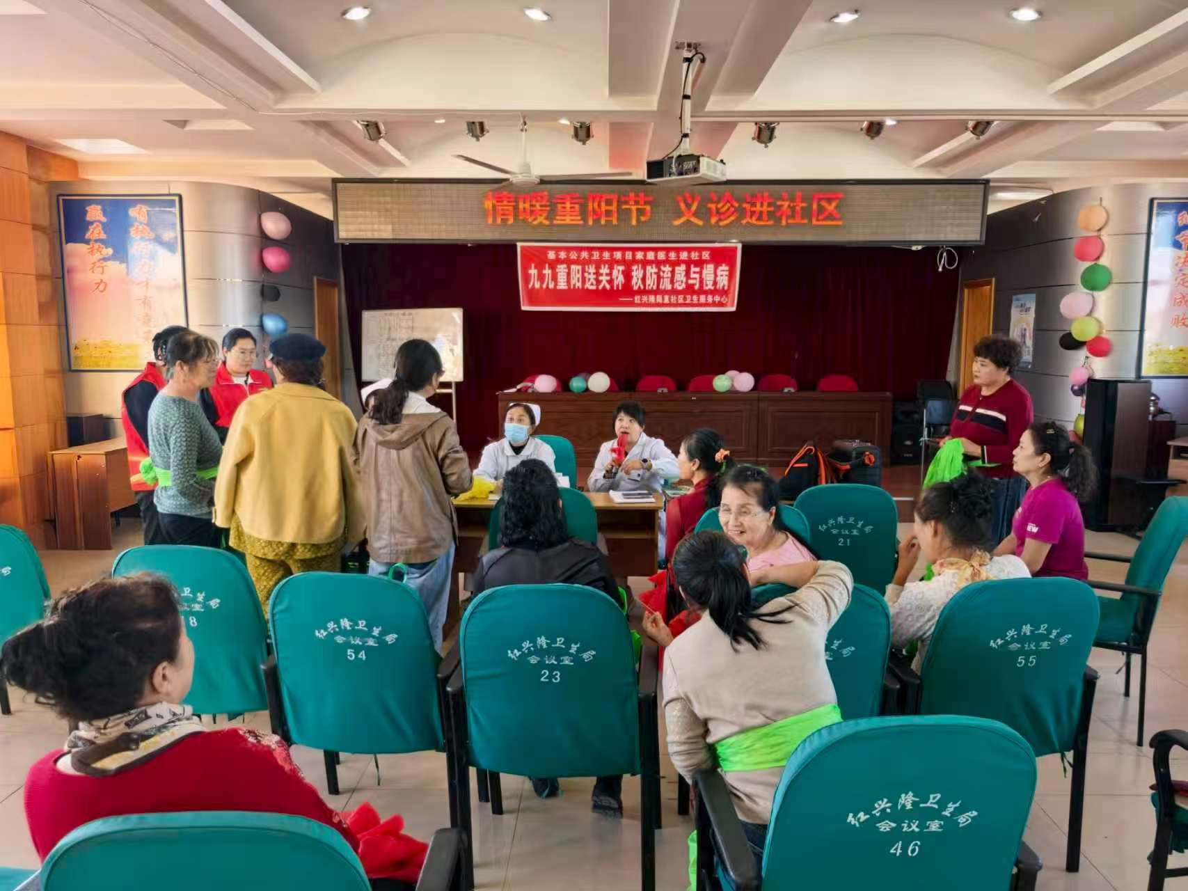 双鸭山市友谊县兴隆镇阳光社区：情暖金秋话重阳 便民服务润民心