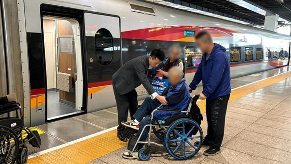 平安人寿协助73岁脑梗客户顺利完成医疗转运返京