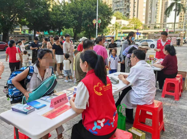 悦纳情绪 心有阳光 ——西乡街道福中福社区开展世界精神卫生日主题宣传活动
