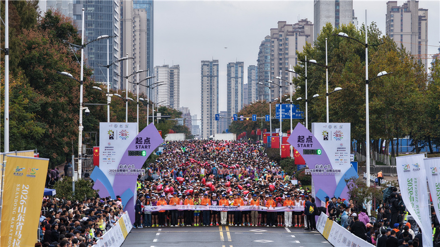 与光同行!1.5万人奔赴日照马拉松“十年之约”!