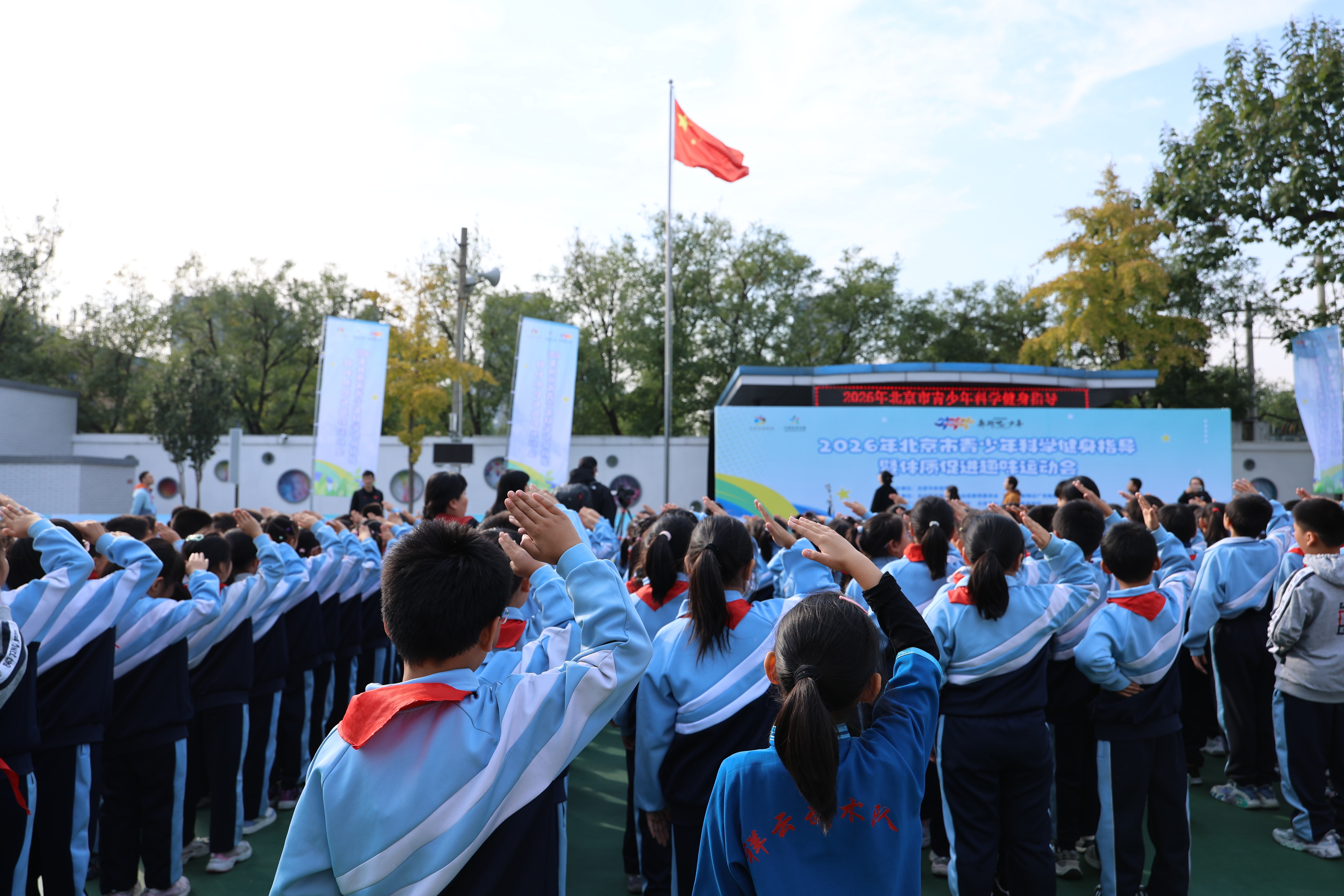 “奔跑吧・少年”活力开跑!趣味运动会点燃看丹小学运动热潮