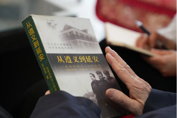 “红飘带”从黔北飘到陕北,一张车票把转折与胜利连成一线!跨越时空,看山乡巨变…
