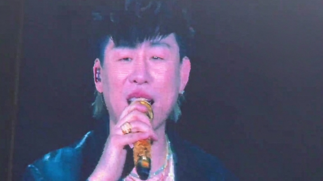 胡彦斌演唱会现场提问粉丝：谁吃到头锅兰州牛肉面了？ 瞬间点燃现场氛围！