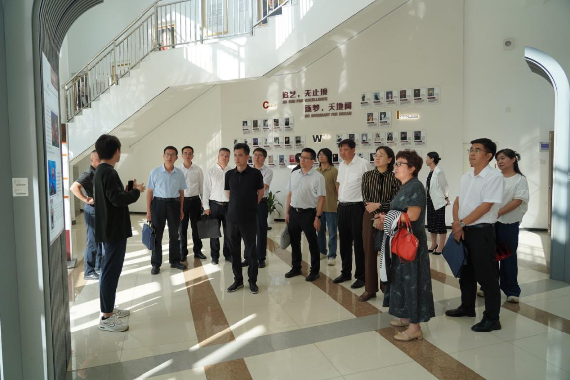 黄冈市教育局刘立志副局长等一行在宁波市学习调研职业教育高质量发展情况