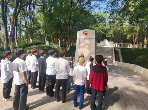 江西新能源科技职业学院师生赴南昌开展红色走读活动