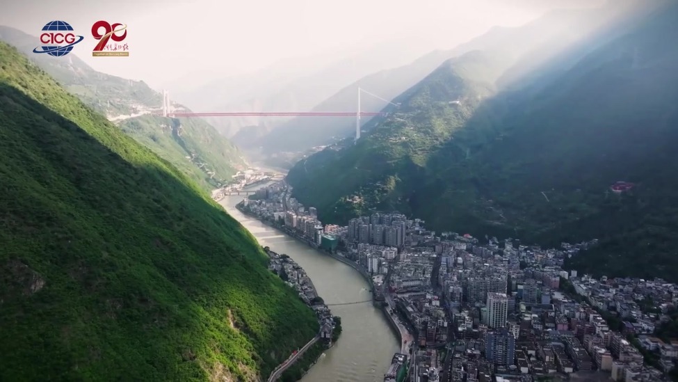 《新长征路上的对话》第 6 集｜翻越夹金山：德国骑行者重走长征路