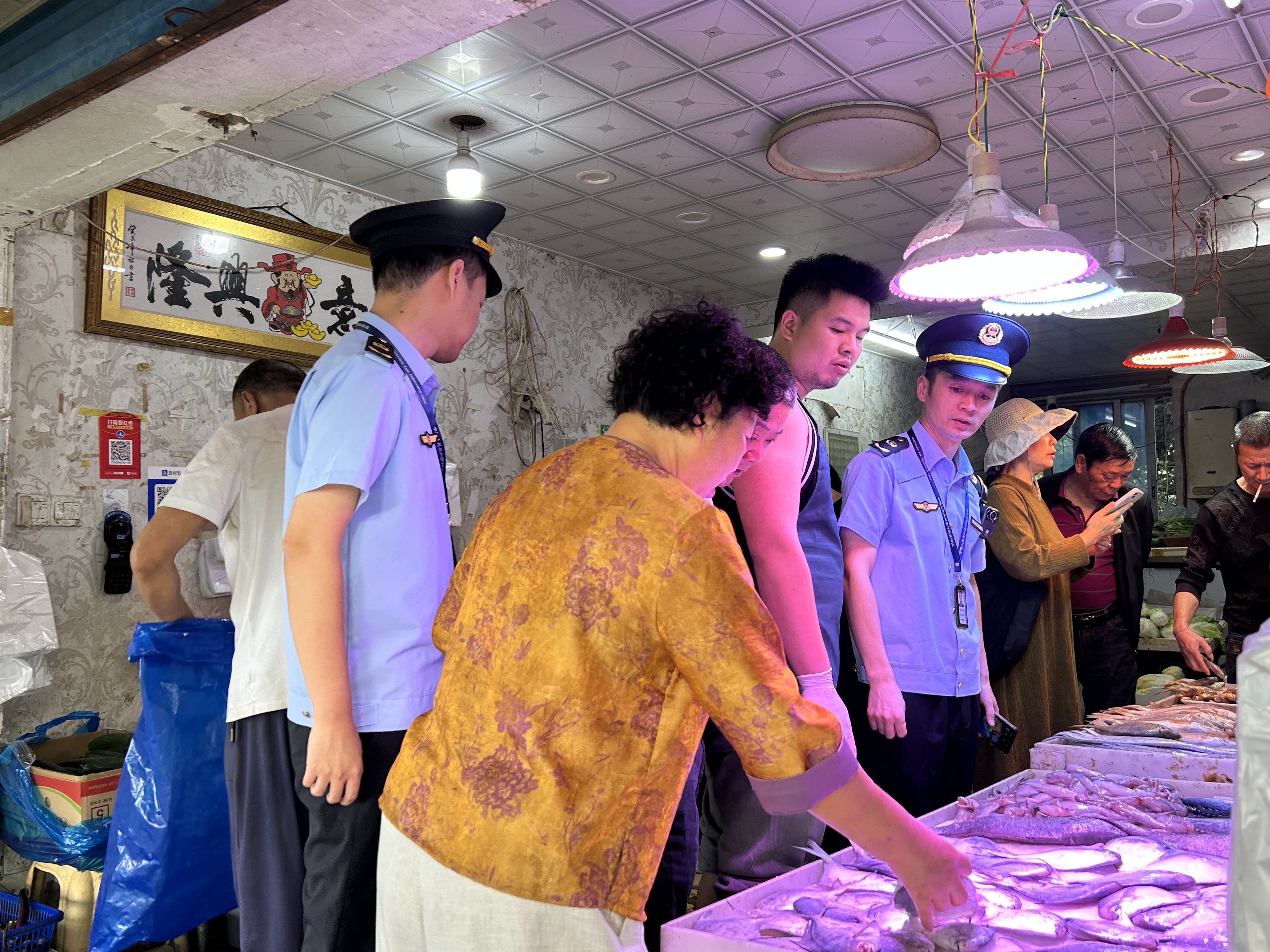 面对面恳谈 共商共治解决菜场市容难题