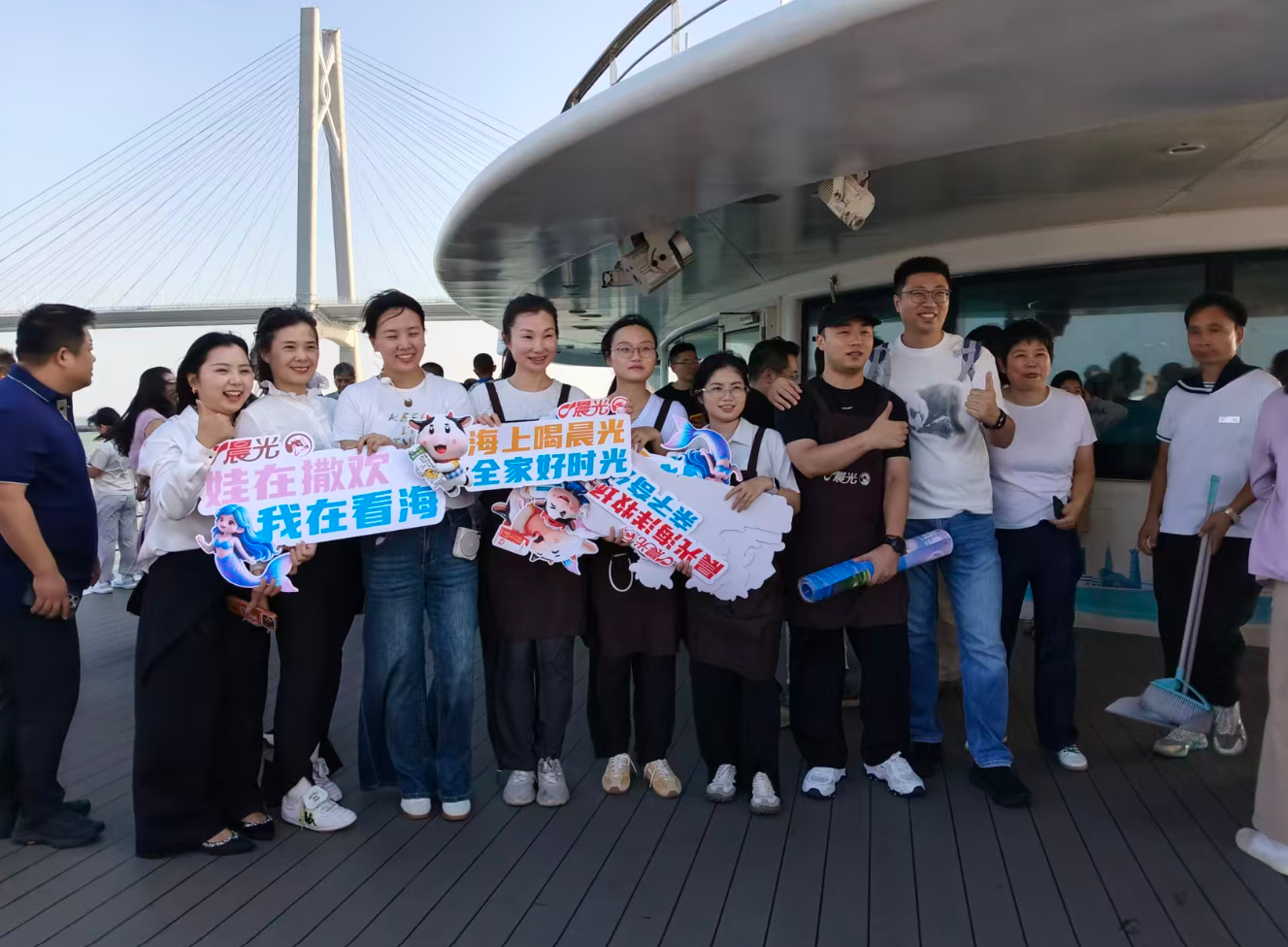 政府引导·志愿护航·企业跨界,深圳打造“海上亲子乐园”,构筑移动海洋课堂