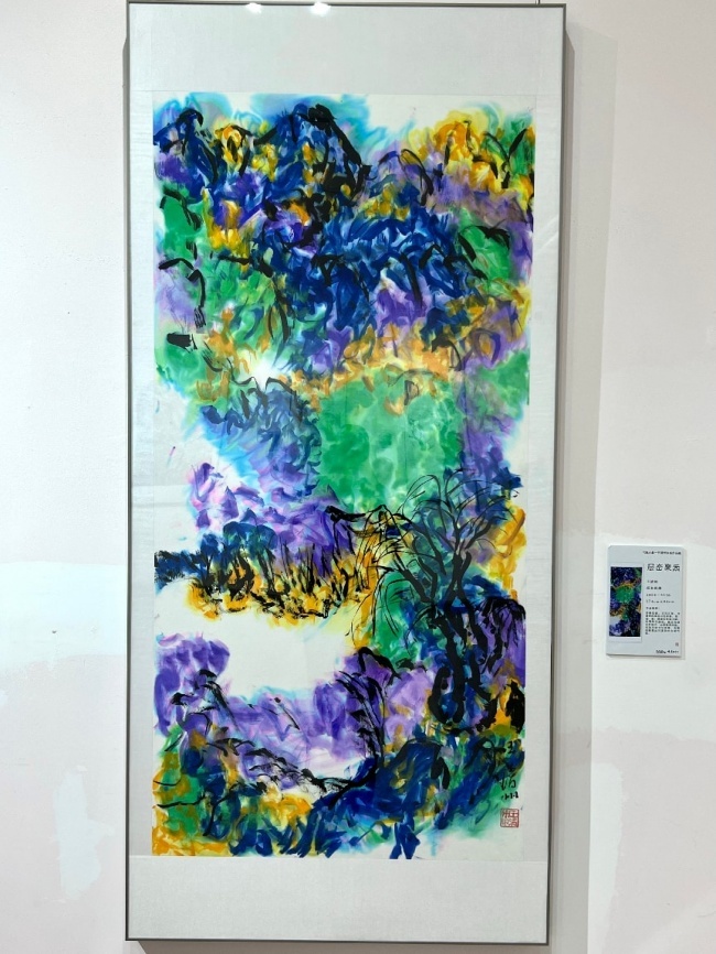 层峦聚炁 纸本水墨 174cm×84cm 2024-2026