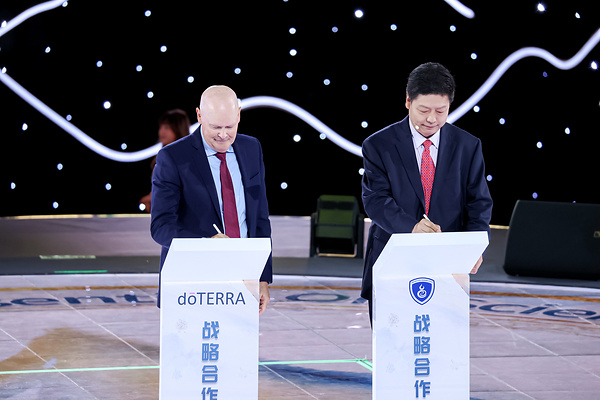双方签约