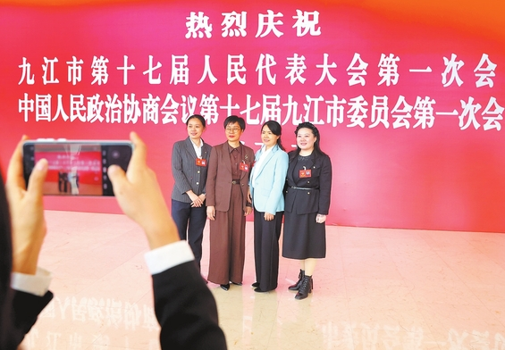 两会打卡。