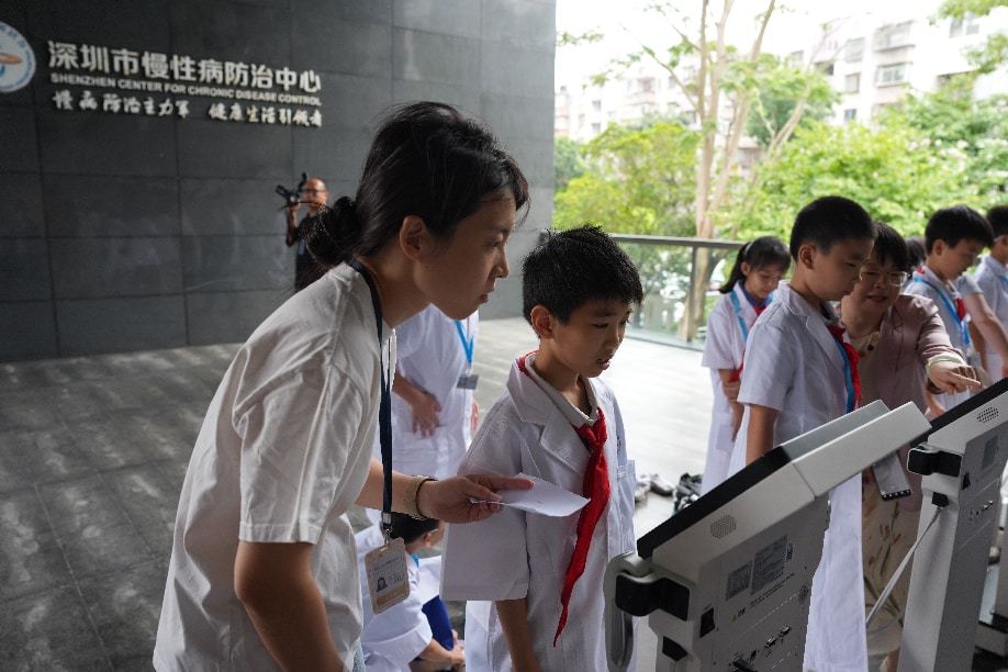 学生参与体成分测量