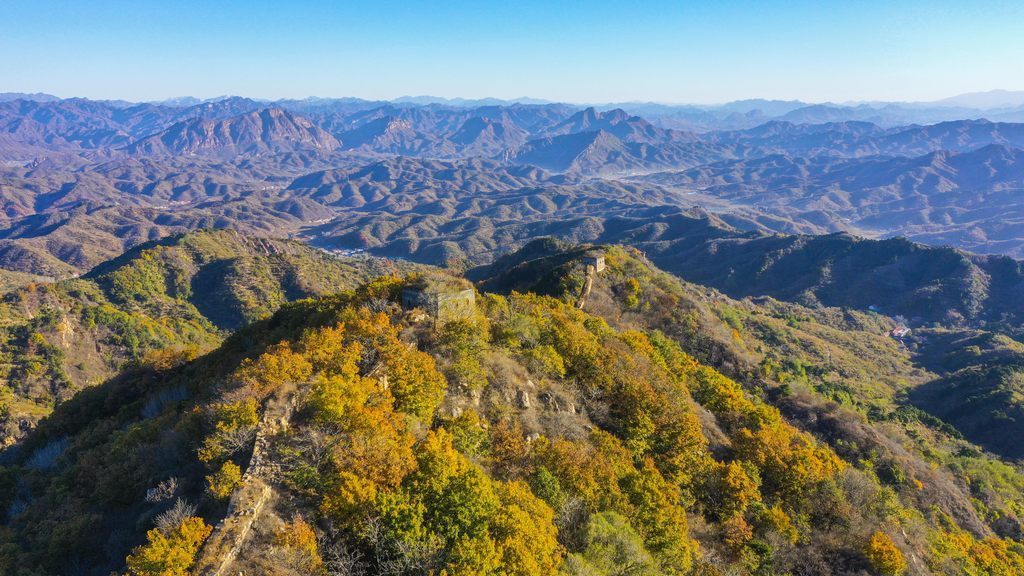 10月27日，在遵化市小厂乡拍摄的古长城秋景。