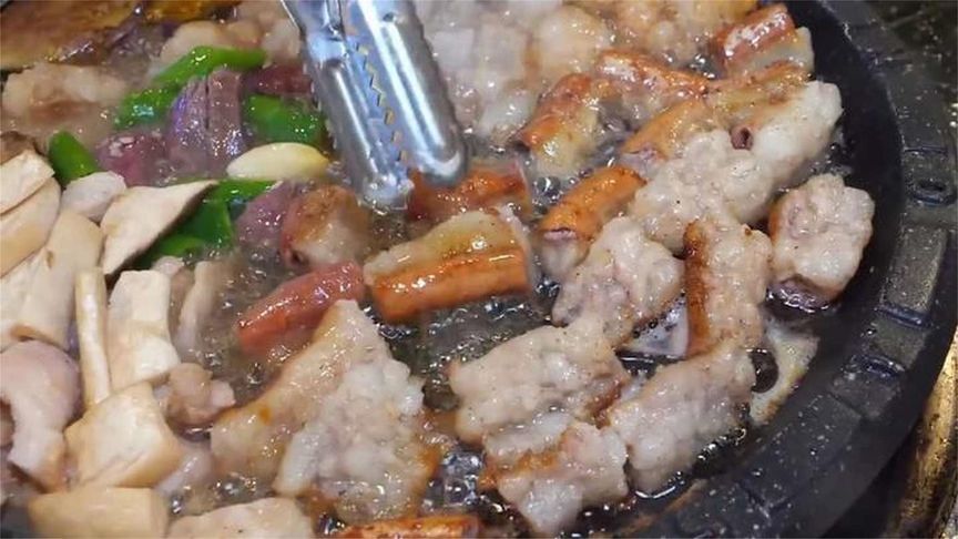 韩国牛肠油脂重味道浓一口咬开甚至能直接爆出满嘴油香