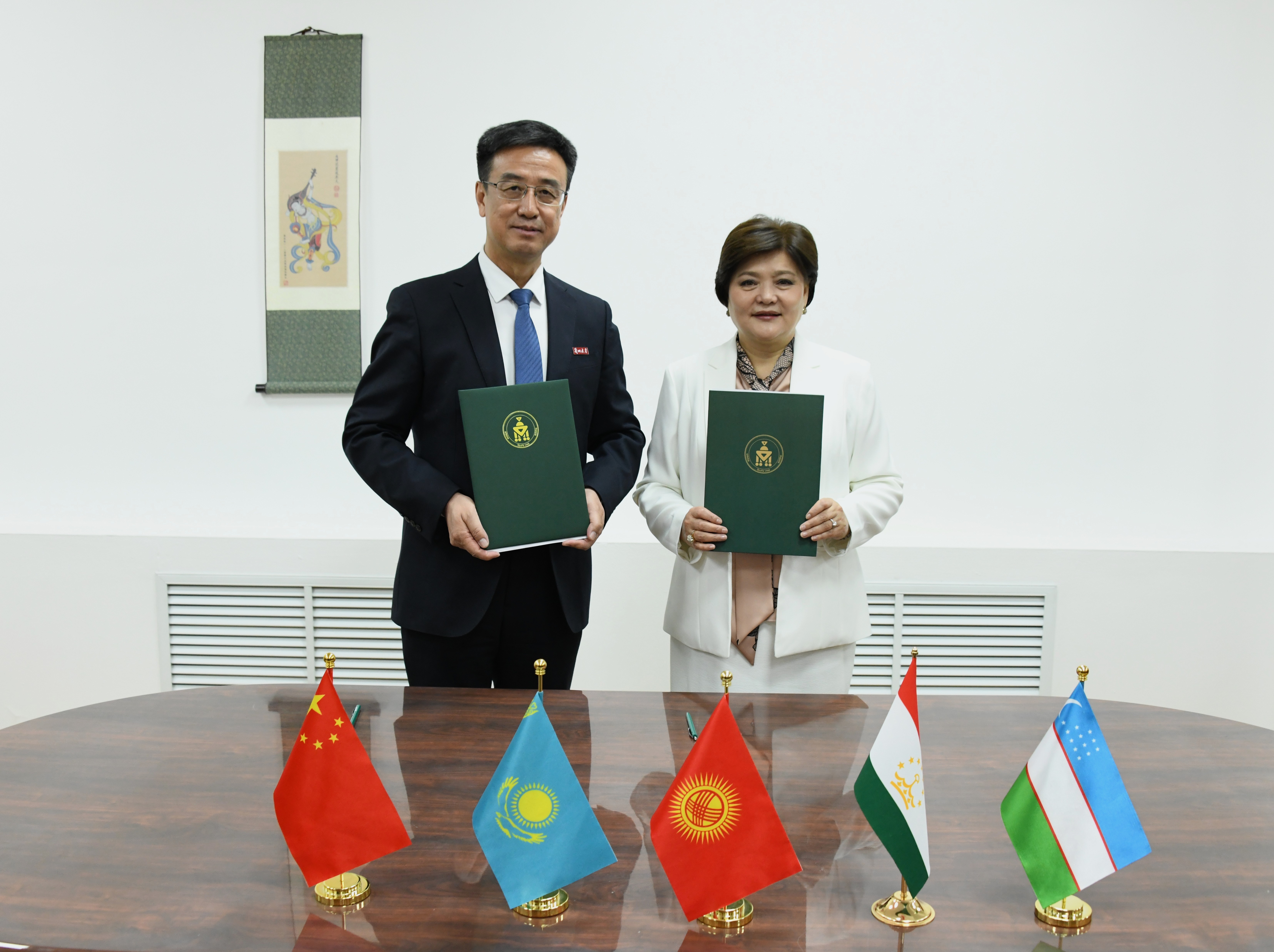 中国中亚教育研究中心揭牌　兰大搭跨国交流育才桥梁