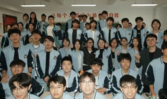 安徽高三女生欲放弃高考、照顾重病父母；师生暖心接力全力挽留