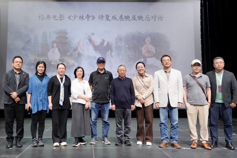 观影学者与施扬平 范素丽摄