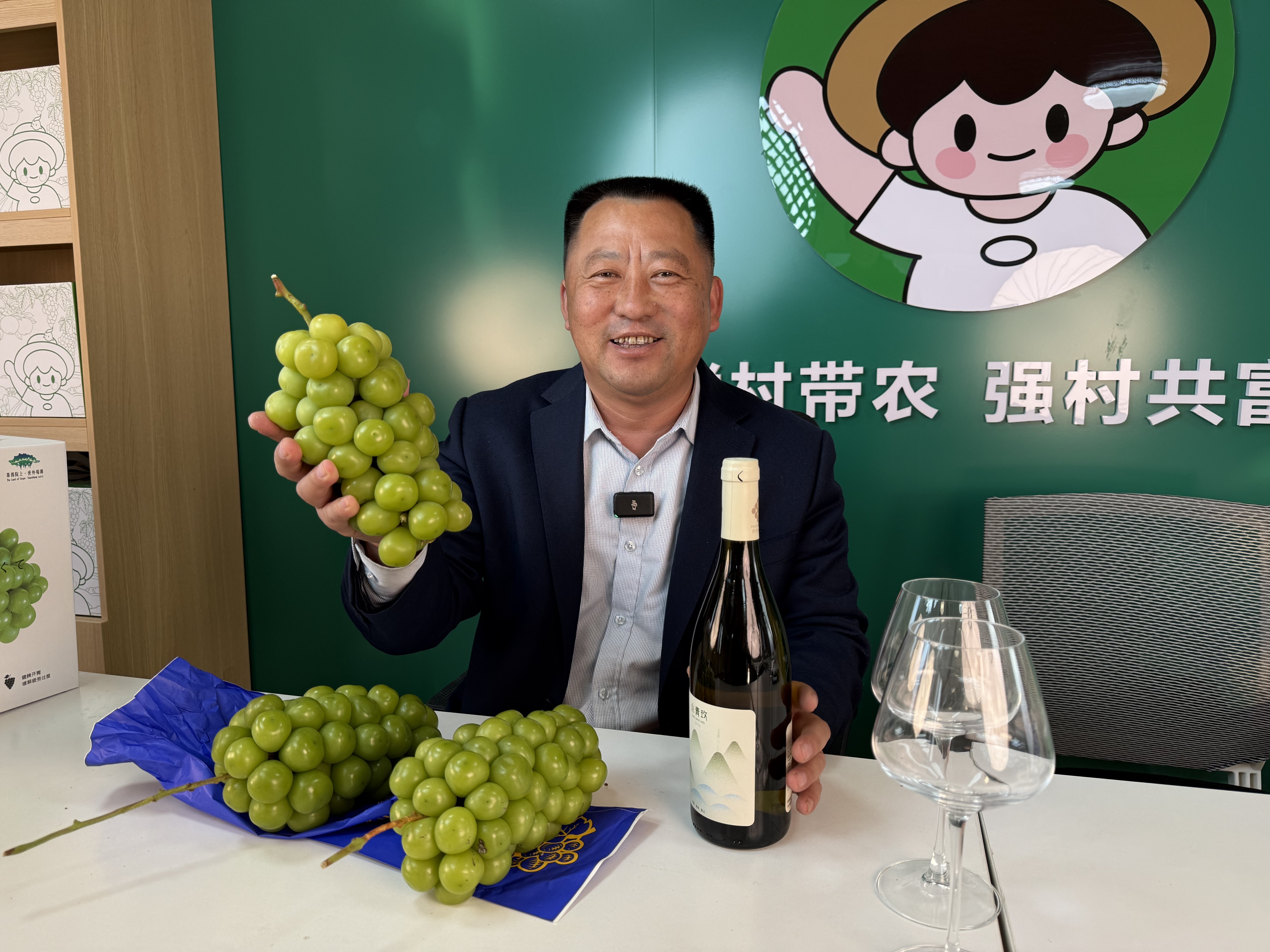 青岛乡里乡亲丨 乡村网络达人 张吉玉:“书记主播”蹚出新路子, 小葡萄串起共富梦