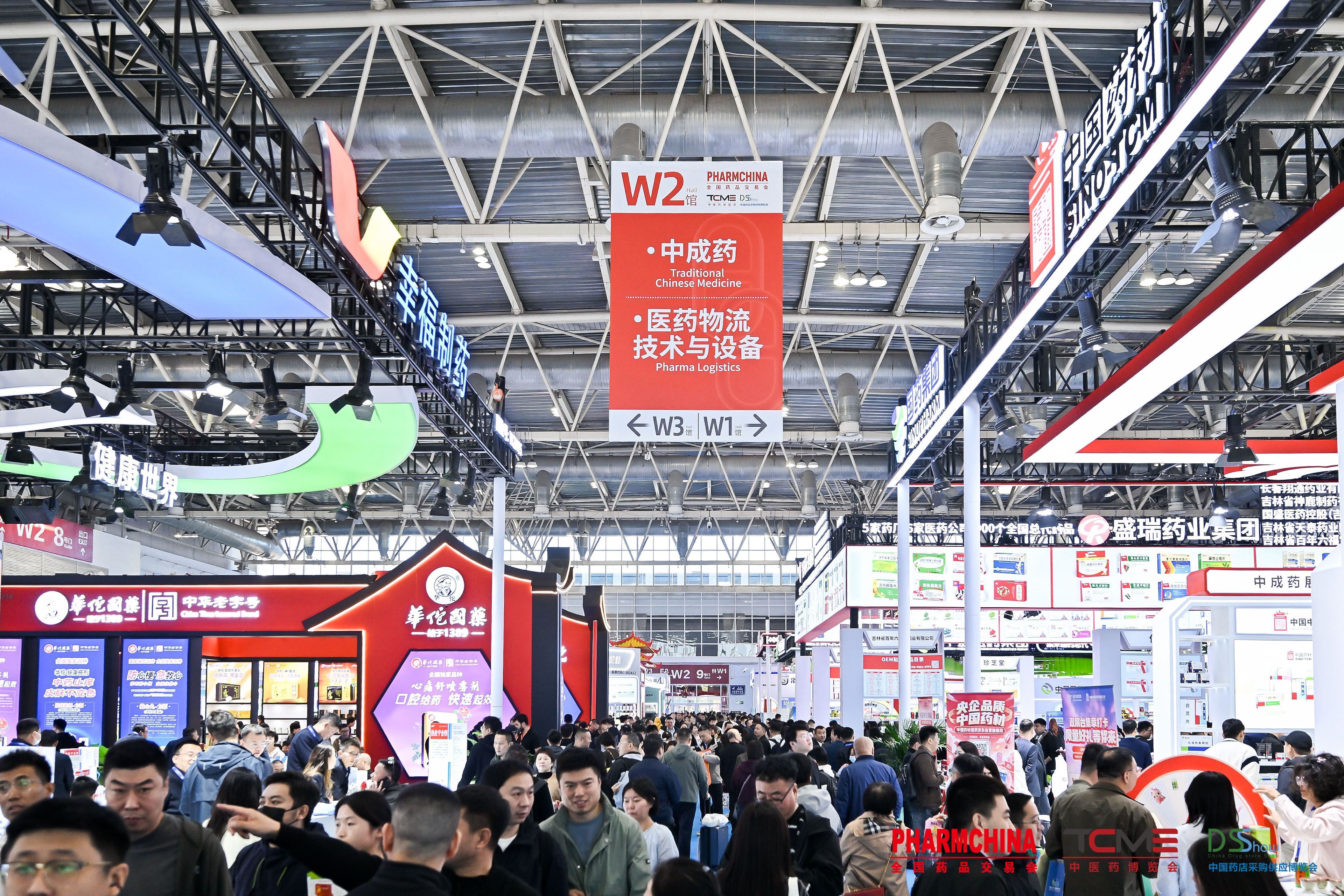 W2展馆人流.jpg