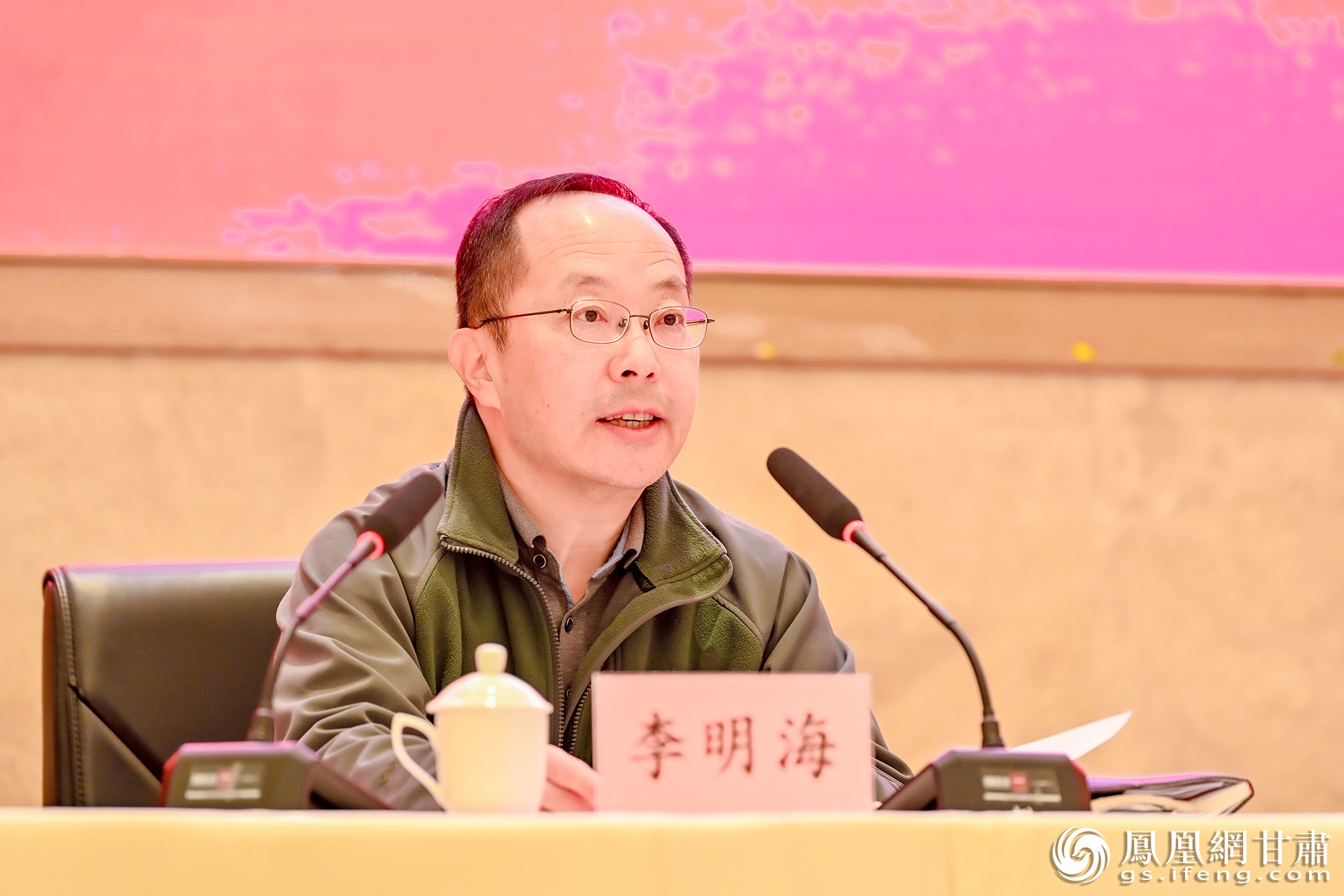 临夏州副州长李明海介绍当地社区慈善工作发展情况