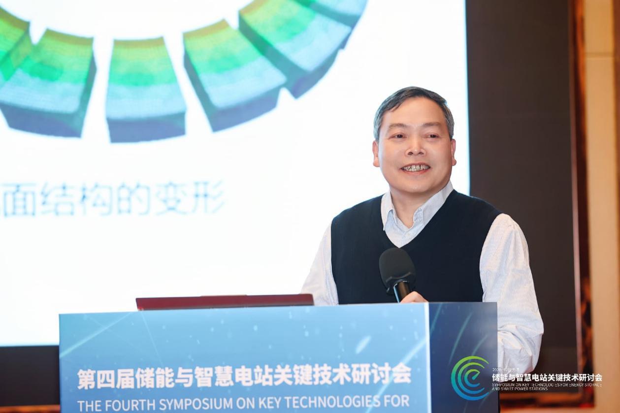 清华大学流体机械及工程研究团队负责人、长聘教授王正伟作《流体机械的多场耦合分析》主题报告