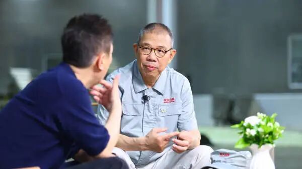 图为钟睒睒访谈画面 图源：网络
