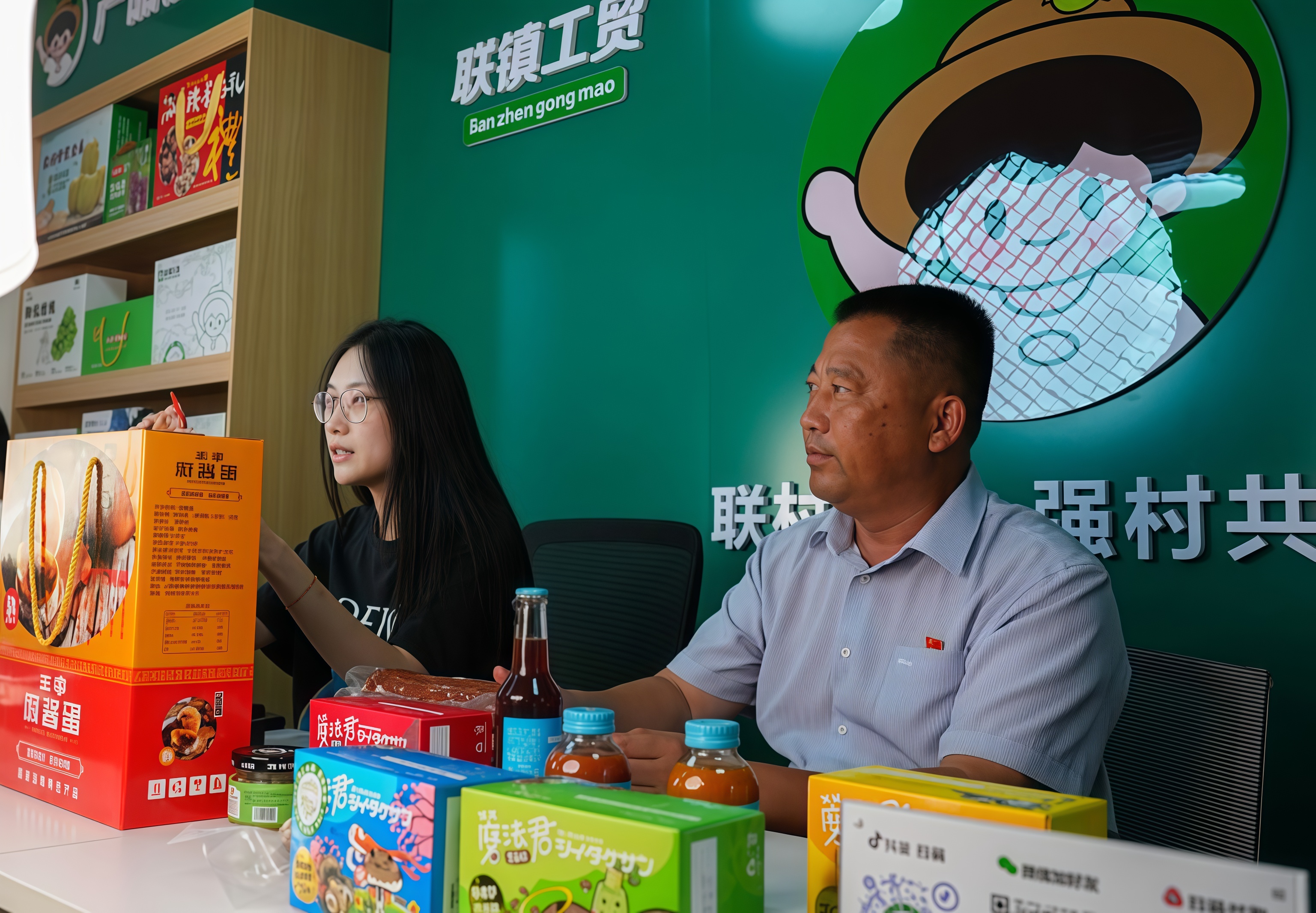 青岛乡里乡亲丨 乡村网络达人 张吉玉:“书记主播”蹚出新路子, 小葡萄串起共富梦