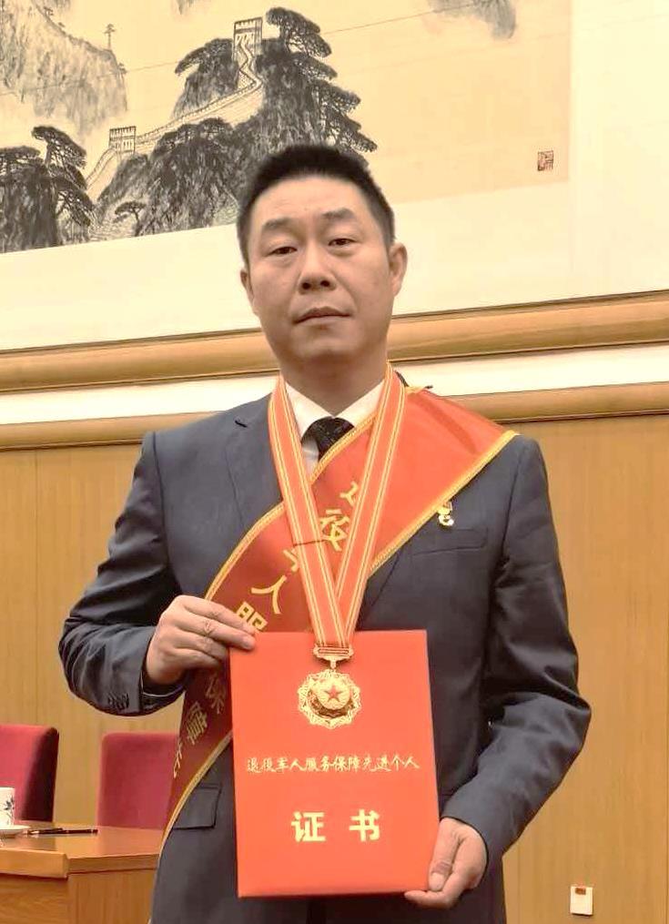 七年深耕拥军路 赤诚守护老兵情——记退役军人服务保障先进个人徐智勇
