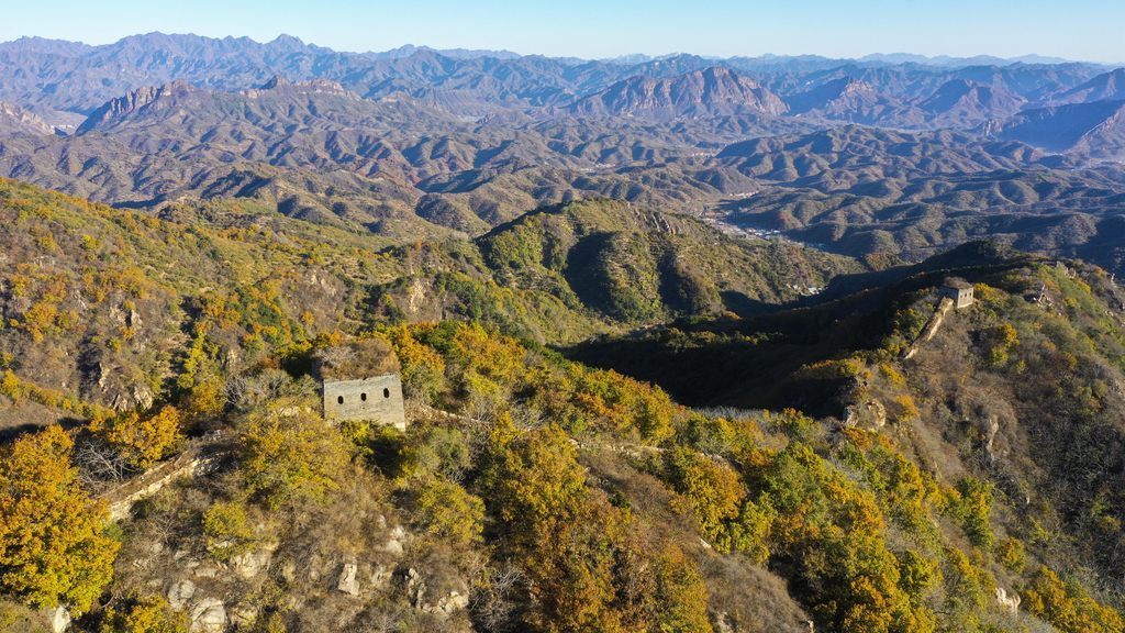 10月27日，在遵化市小厂乡拍摄的古长城秋景。