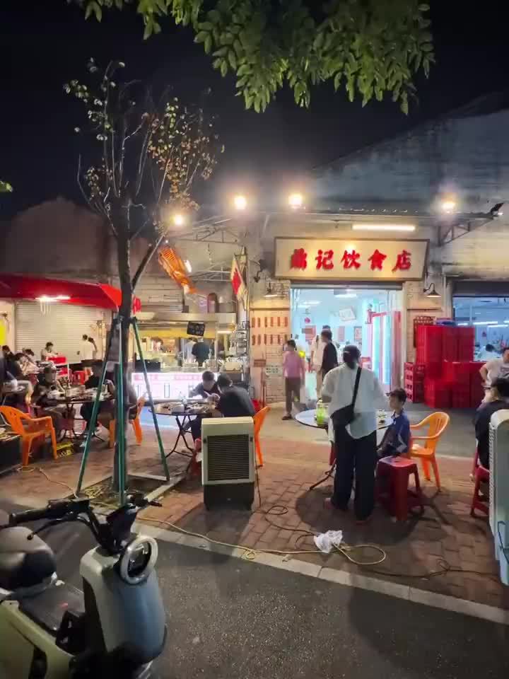饭店里养的居然是愤怒的小鸟