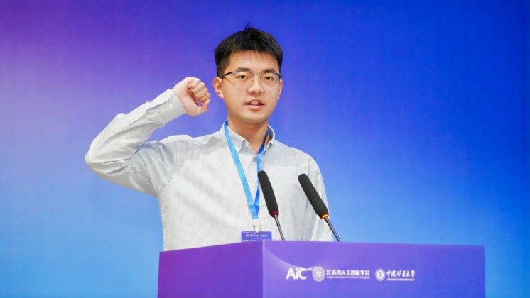 图丨选手代表宣誓