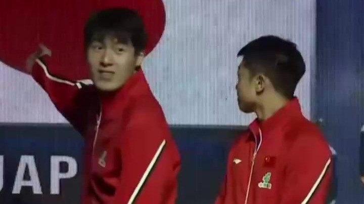 中国国旗被错放成日本国旗，国乒小将直接走下领奖台