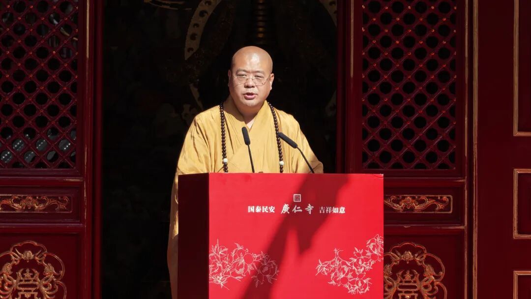 中国佛教协会副秘书长、陕西省佛教协会副会长宽严法师主持庆典