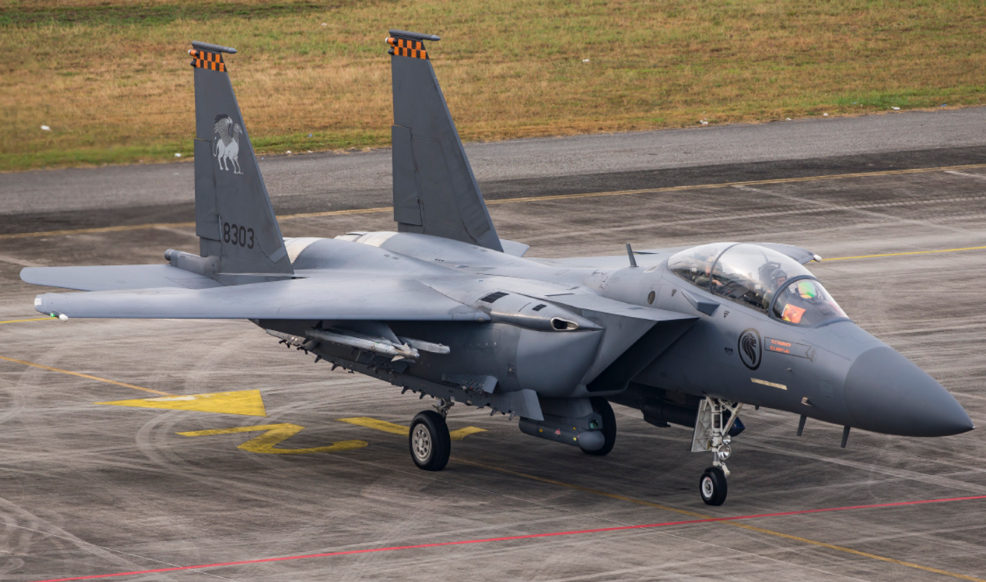 目前在新加坡空军的现役装备中,F-15SG具备成为无人作战“长机”的硬件基础。