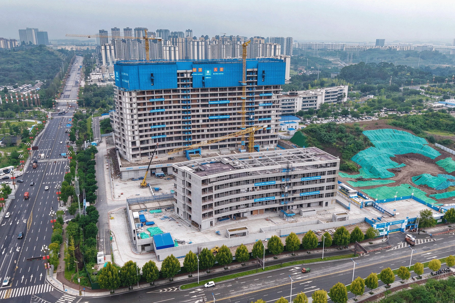 修复项目建设现场地面.png