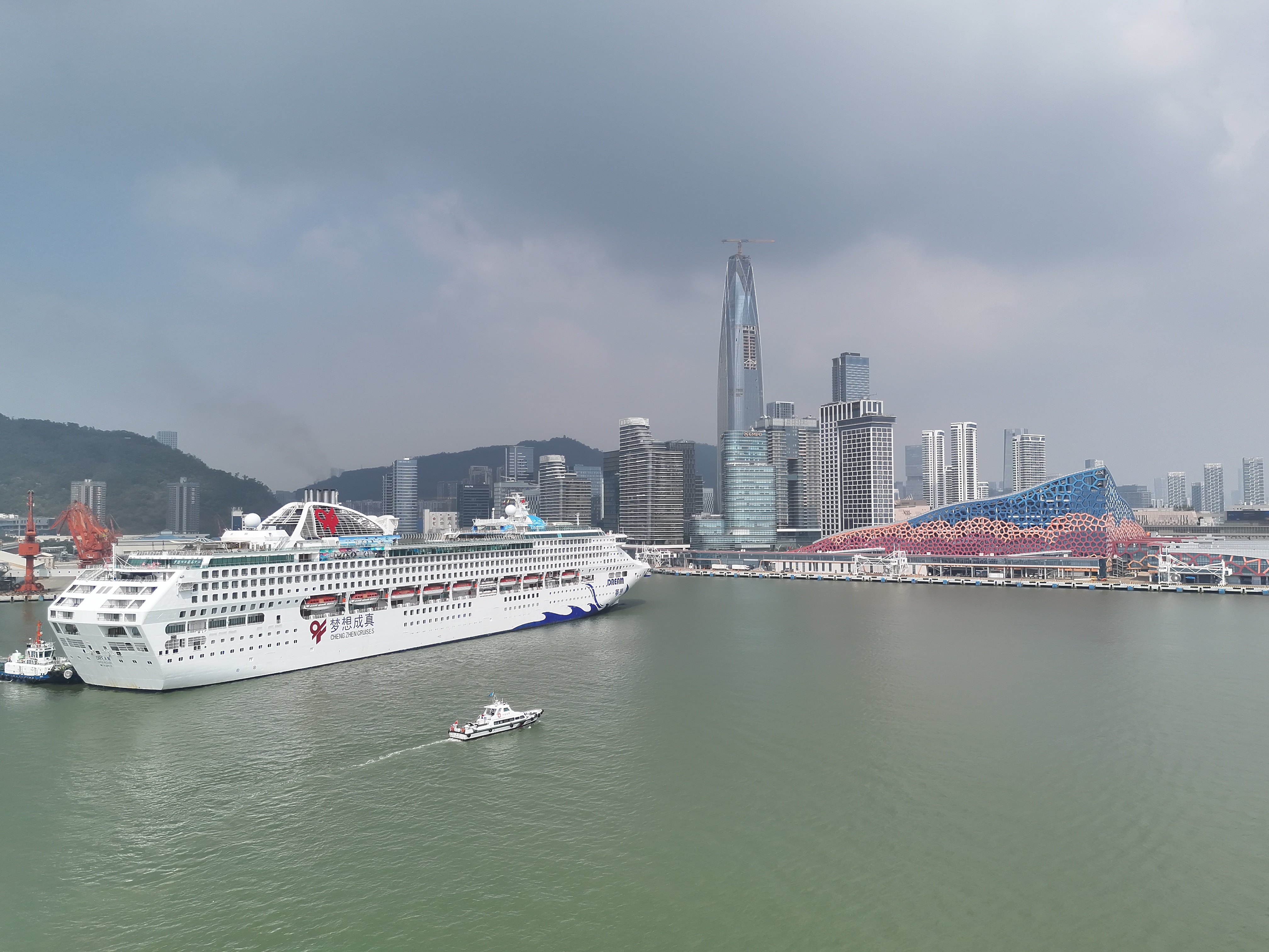 深圳首个“无目的地海上游”邮轮航次从蛇口启航