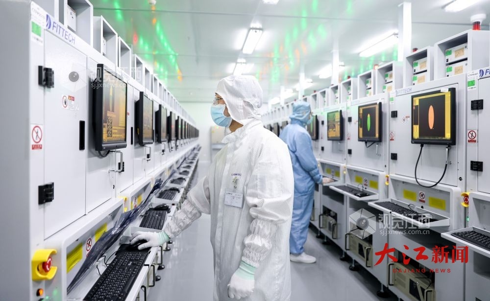 江西兆驰半导体有限公司生产现场 张翰林摄