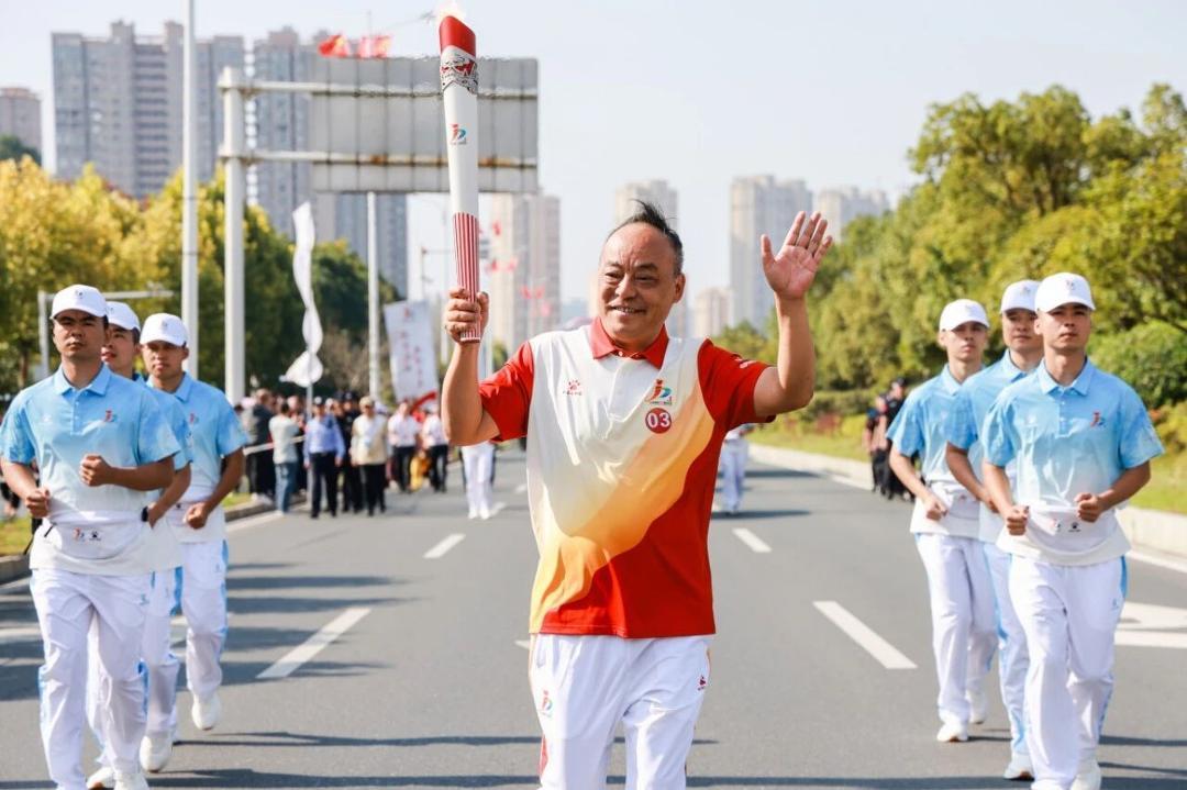 江西省运会火炬传递最后一站走进萍乡经开区