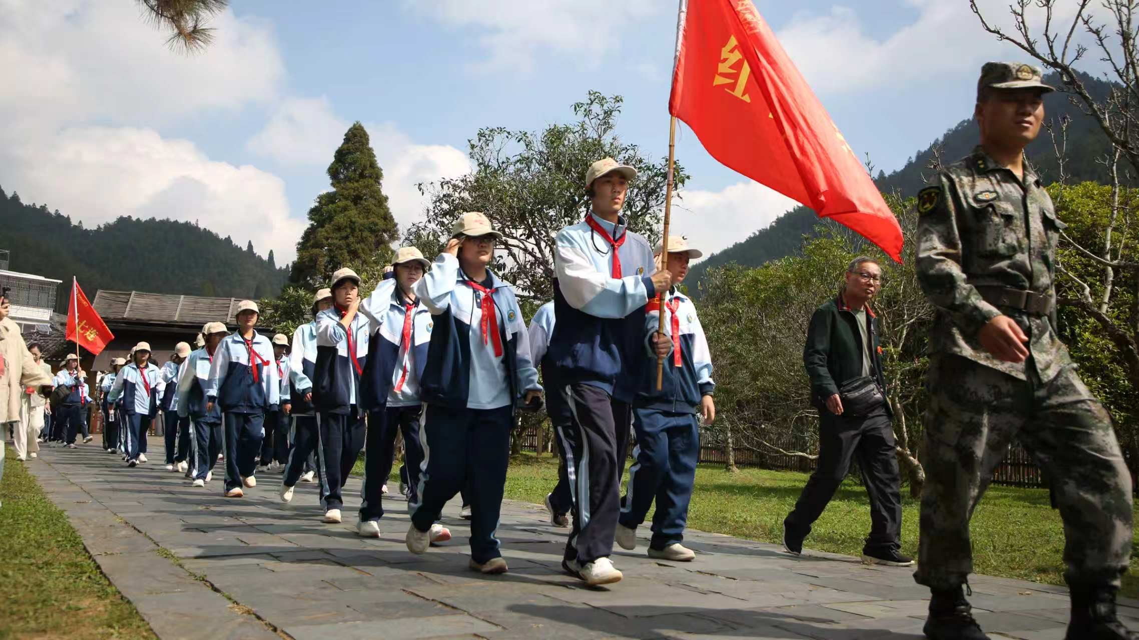 这堂思政课，没有下课铃——江西省以“我的井冈行”为重点的青少年思政实践活动启动侧记