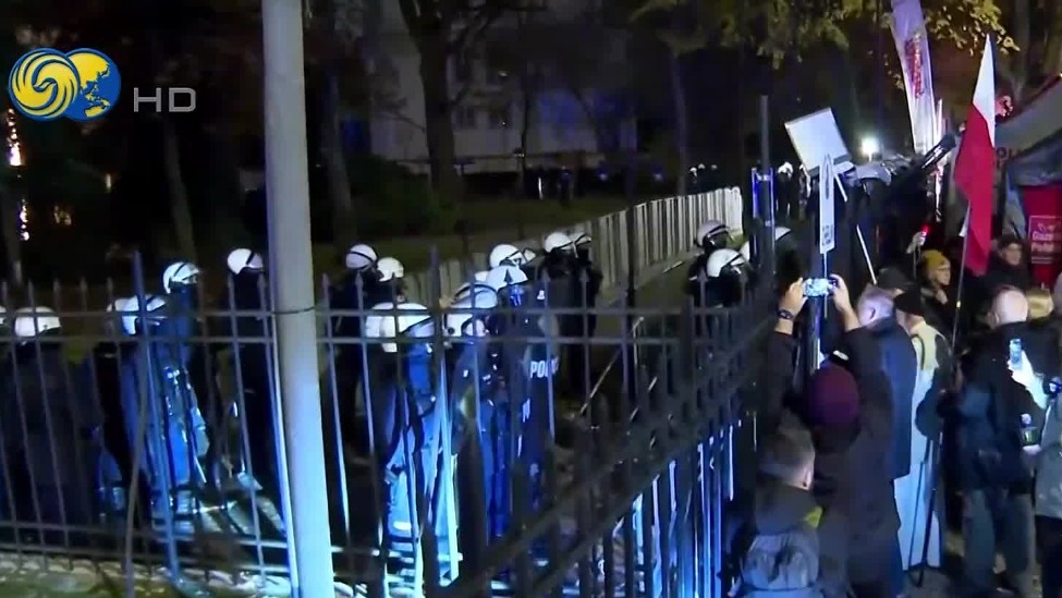 波兰宪法法院爆发冲突，总统中断出访紧急回国