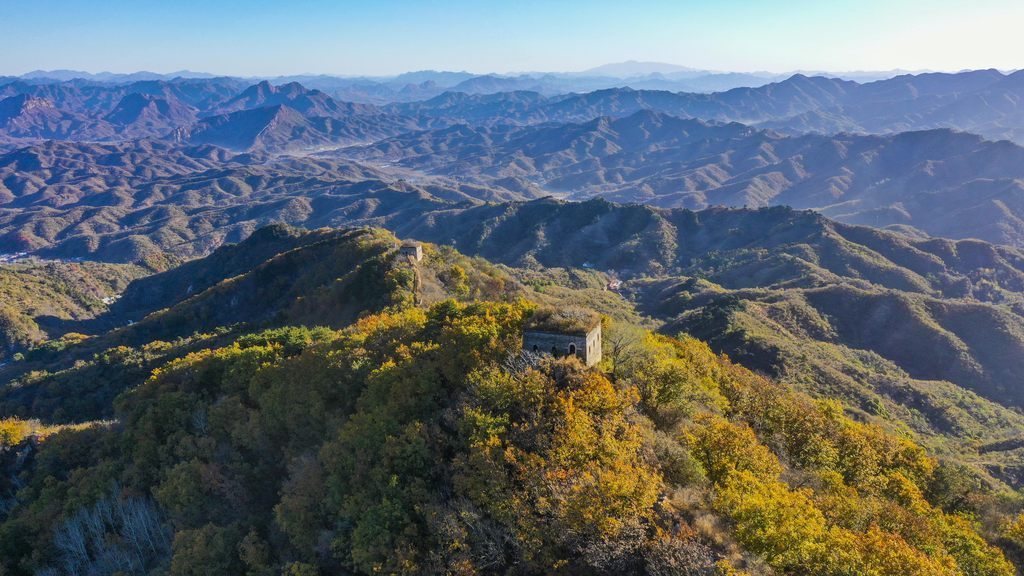 10月27日，在遵化市小厂乡拍摄的古长城秋景。