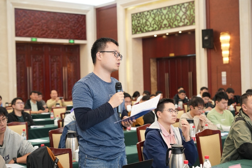 会议现场交流提问
