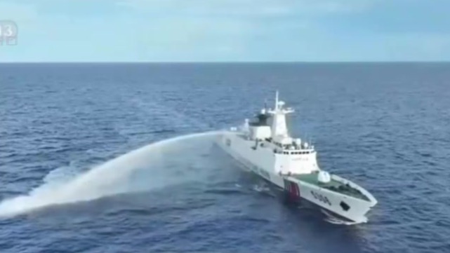 中国海警在仁爱礁仙宾礁海域执法训练