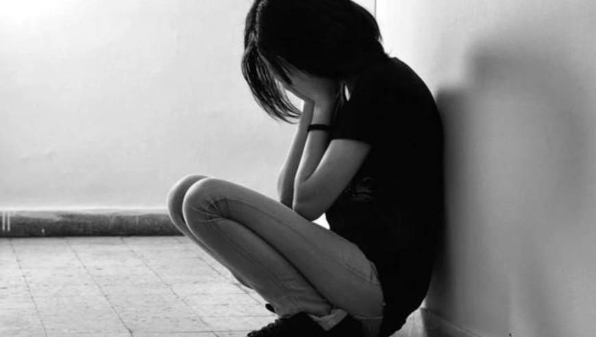 女孩照片被挂到色情软件上，报警抓人后傻眼：是3年前认识的学长，喜欢历史、哲学和文学