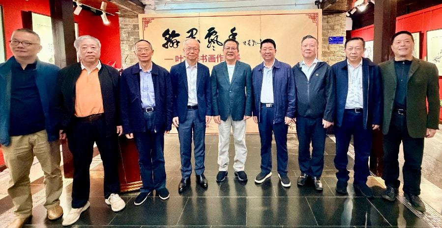 图为参加开幕仪式的剪彩嘉宾合影