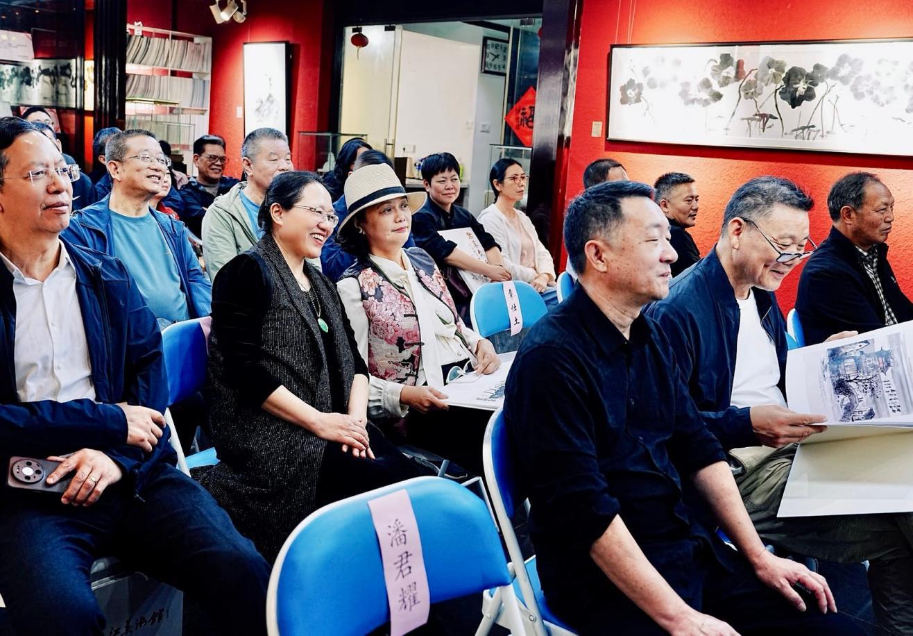 近100位嘉宾出席了书画展开幕式