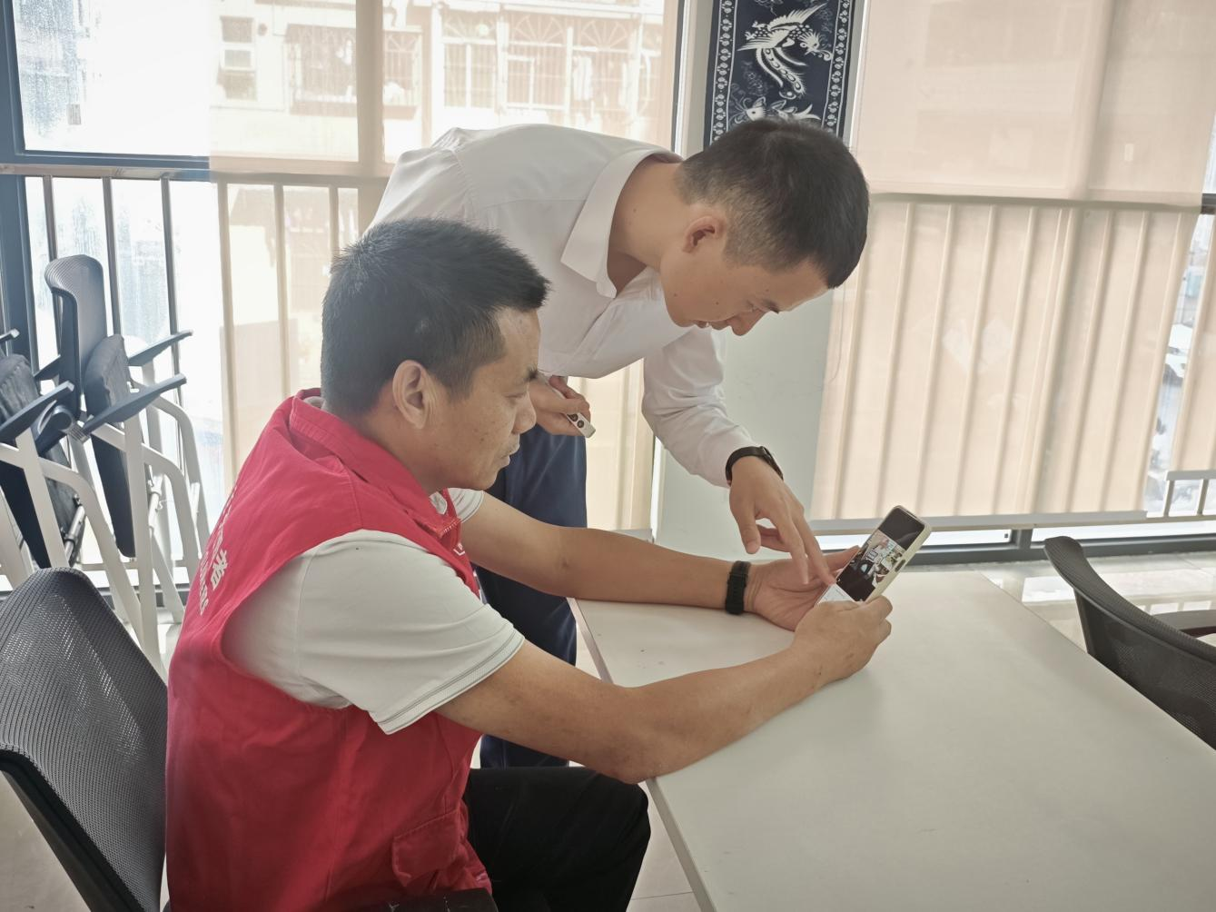 以光影练就本领,用镜头记录温暖——流塘社区志愿者摄影技能提升小组顺利收官