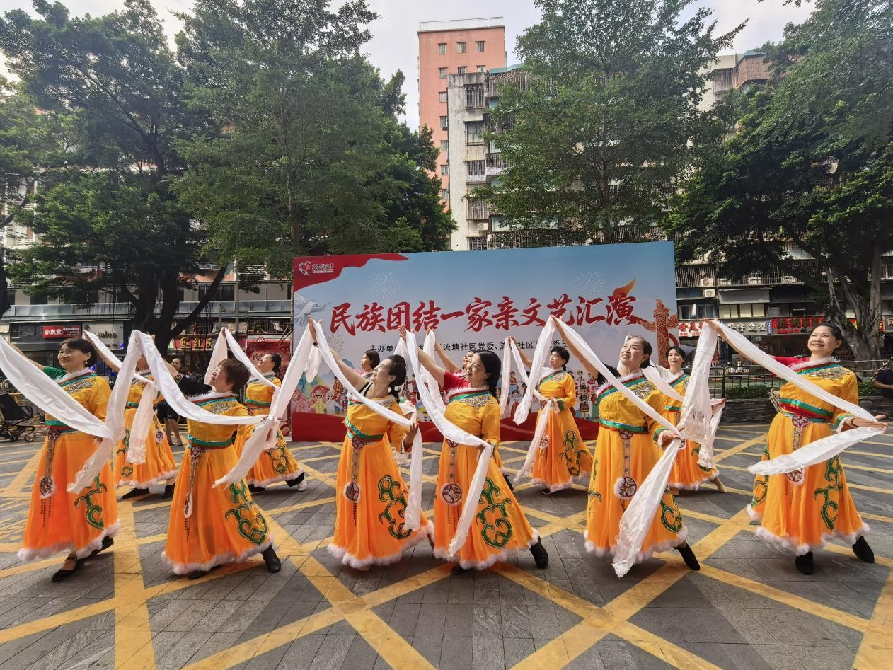 我和西乡三月三|流塘社区舞蹈队:从街边看巡游,到自己成了巡游里的风景