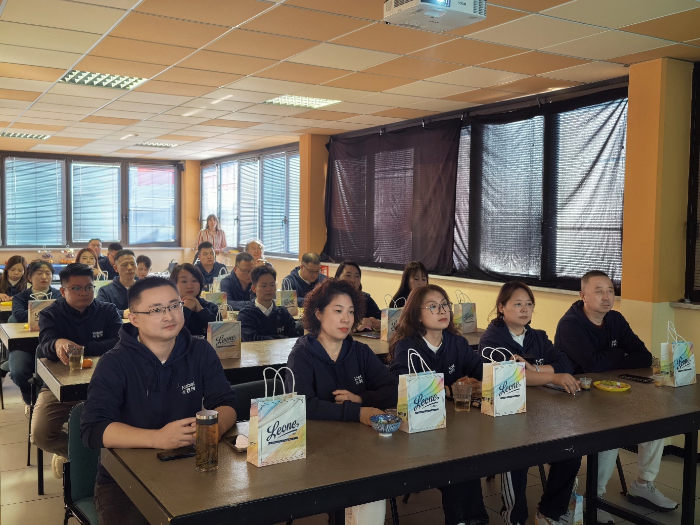 如图片无法显示,请刷新页面
